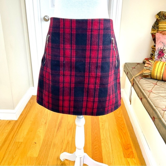 x Gap Mini Skirt in Plaid Wool Blend Red and Black Check with Zip Pockets (8) - Picture 2 of 8
